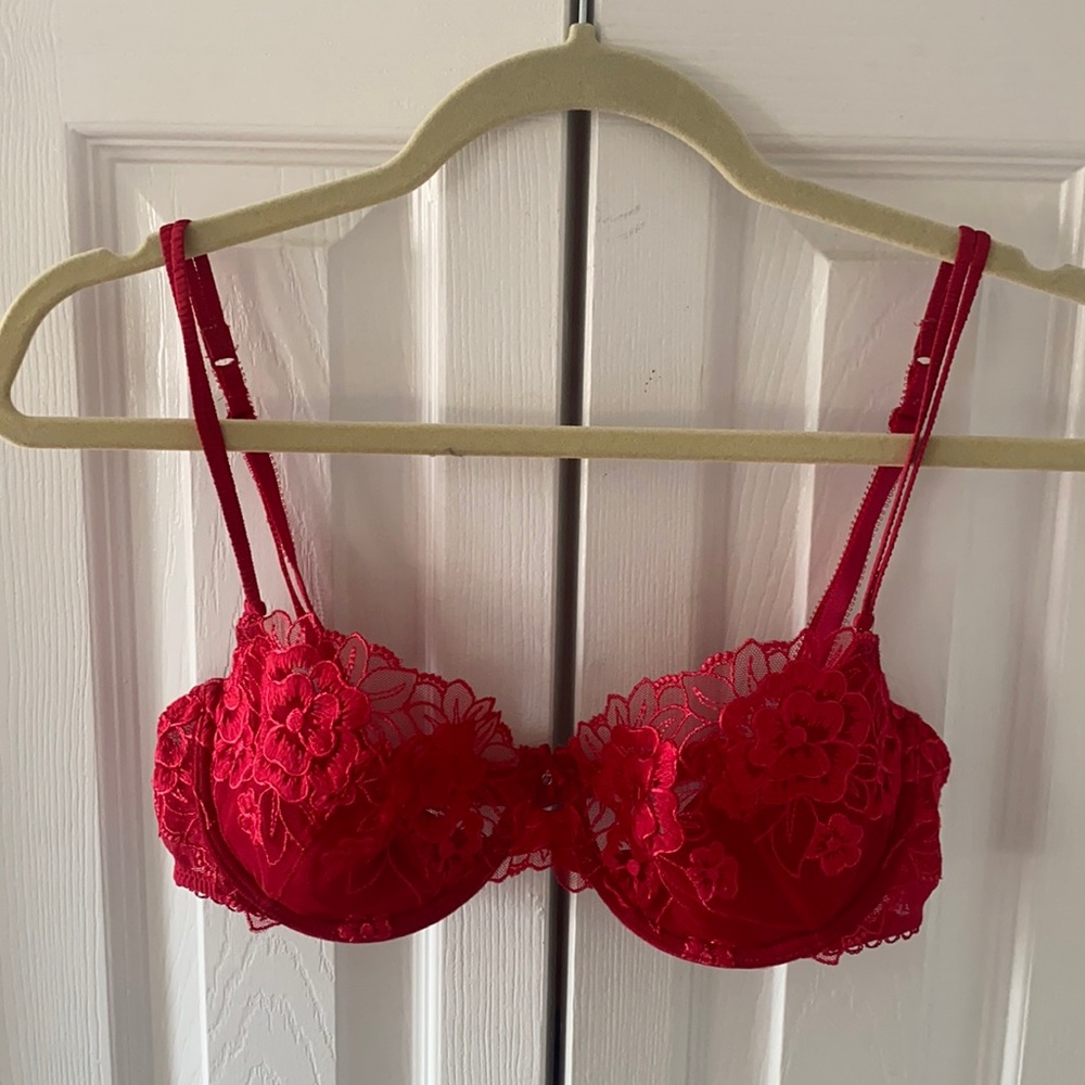 VS Red Lace Bra
